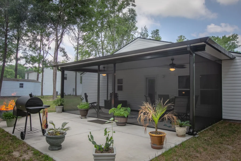 Harbor Line Exteriors Image