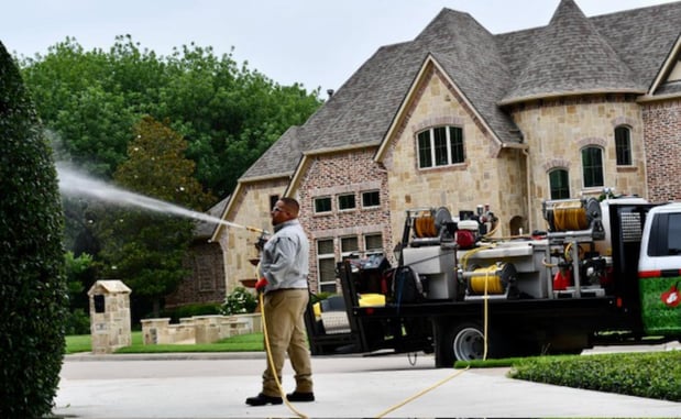 Images Abracadabra Lawn Pest & Weed Control