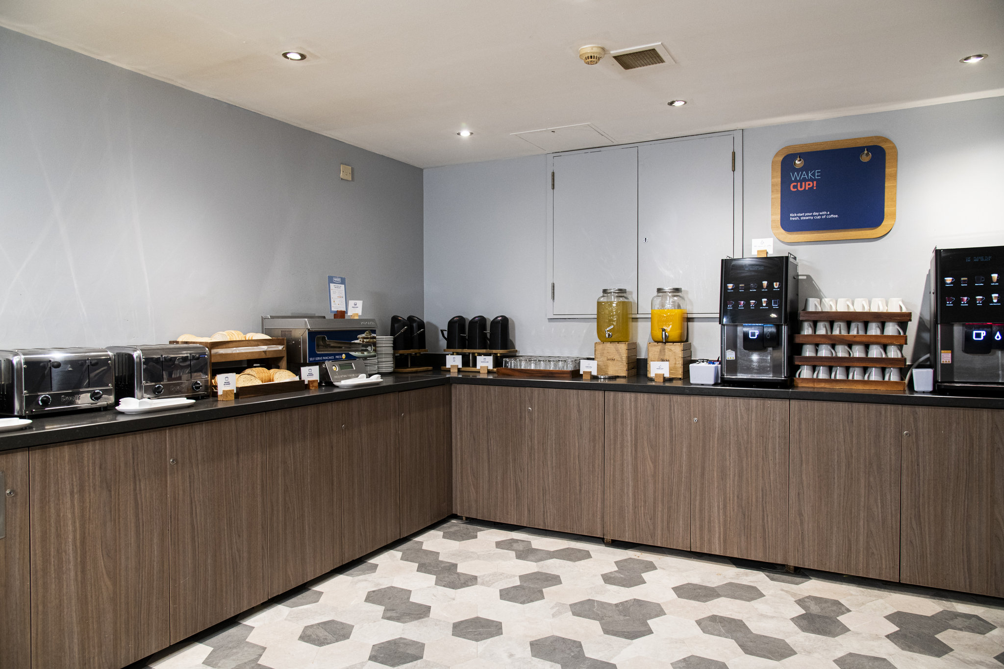 Images Holiday Inn Express Edinburgh Airport by IHG