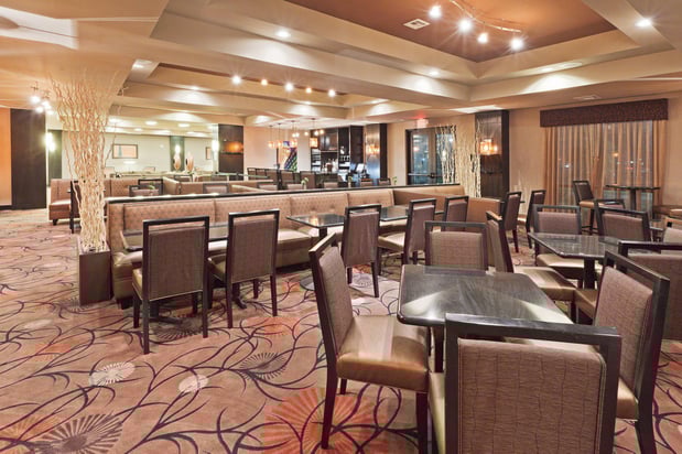 Images Holiday Inn & Suites Tulsa South by IHG