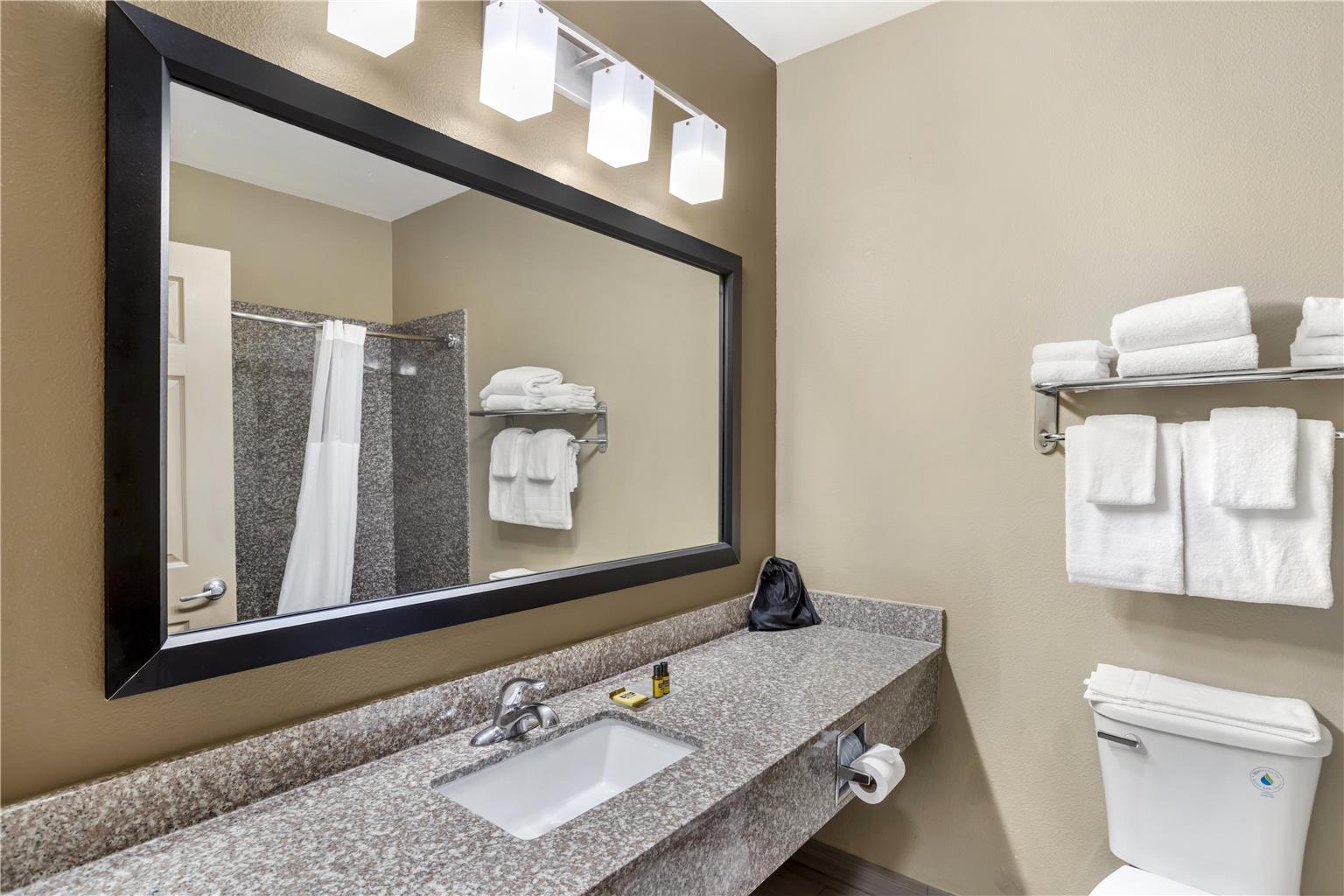 2 Queen Suite