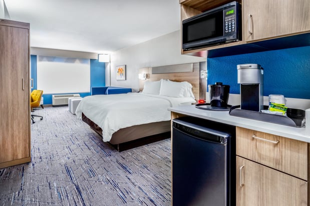 Images Holiday Inn Express & Suites Colorado Springs-First & Main by IHG