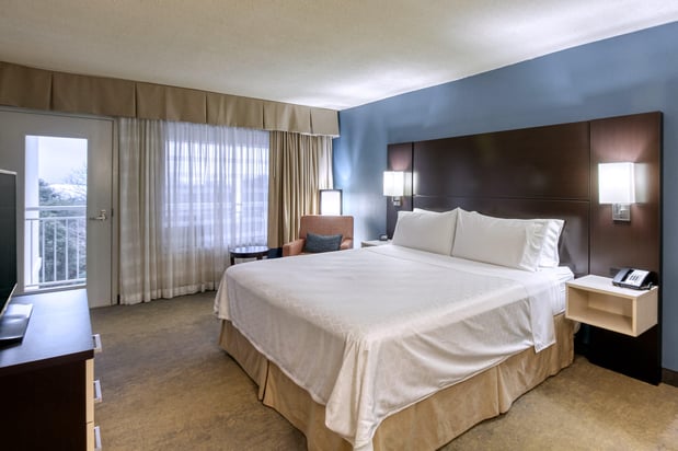Images Holiday Inn & Suites Atlanta Airport-North by IHG