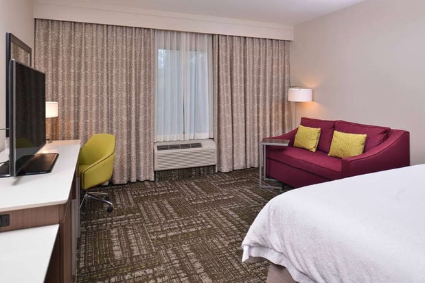Images Hampton Inn & Suites Dallas Market Center