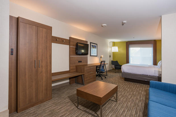 Images Holiday Inn Express & Suites Swansea, an IHG Hotel