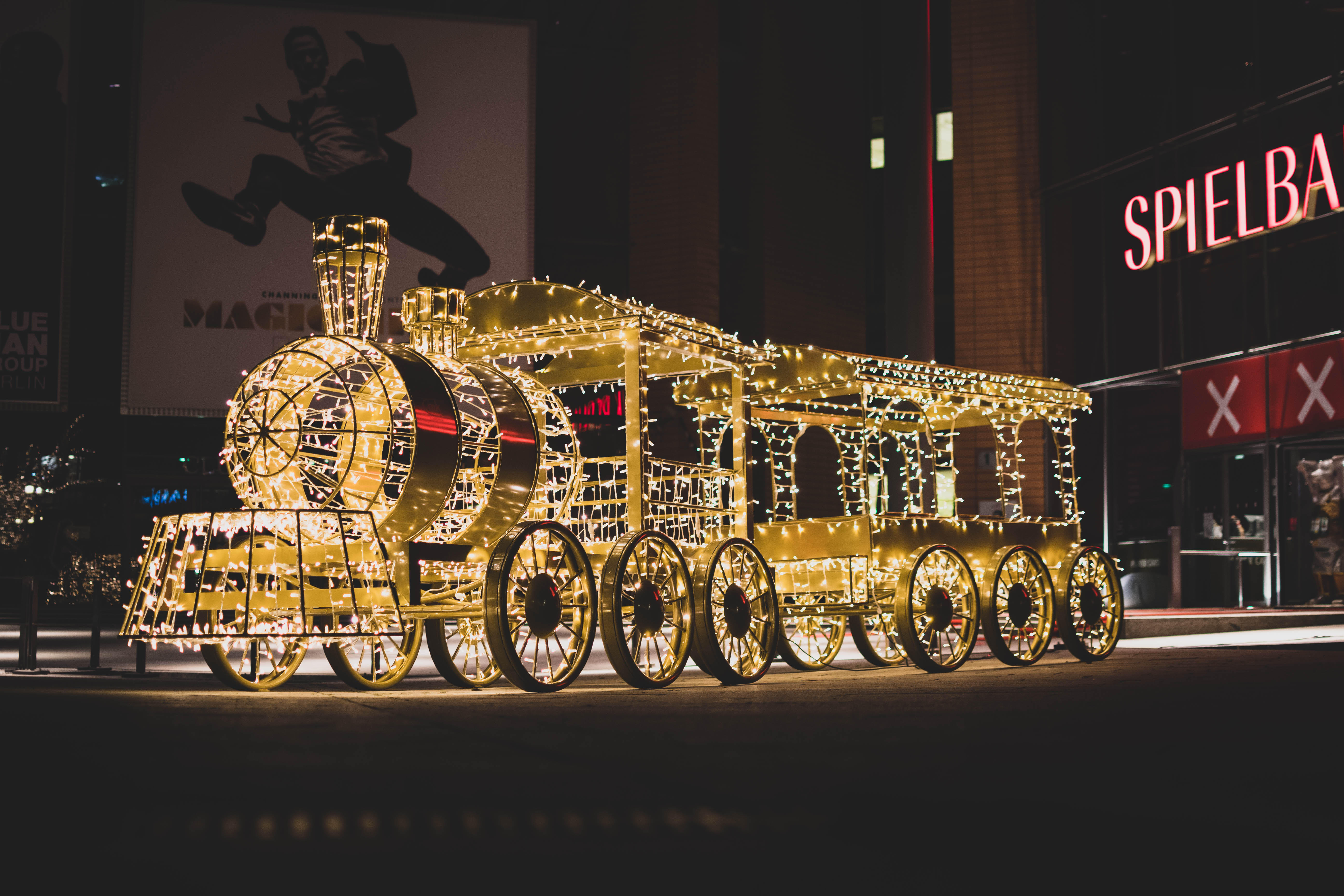 LUX MOMENTUM GmbH, Markelstrasse 15 in Berlin