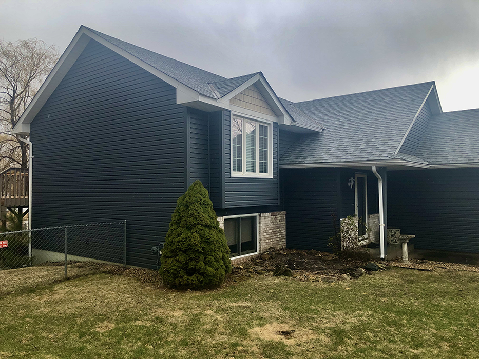 Give your home the protection it needs and the attractive look you desire from the siding experts at WeatherTek. We use our extensive experience and knowledge to walk you through all the available options, discuss the factors and how they affect your decision, answer any questions, and then provide professional installation of your ideal siding.