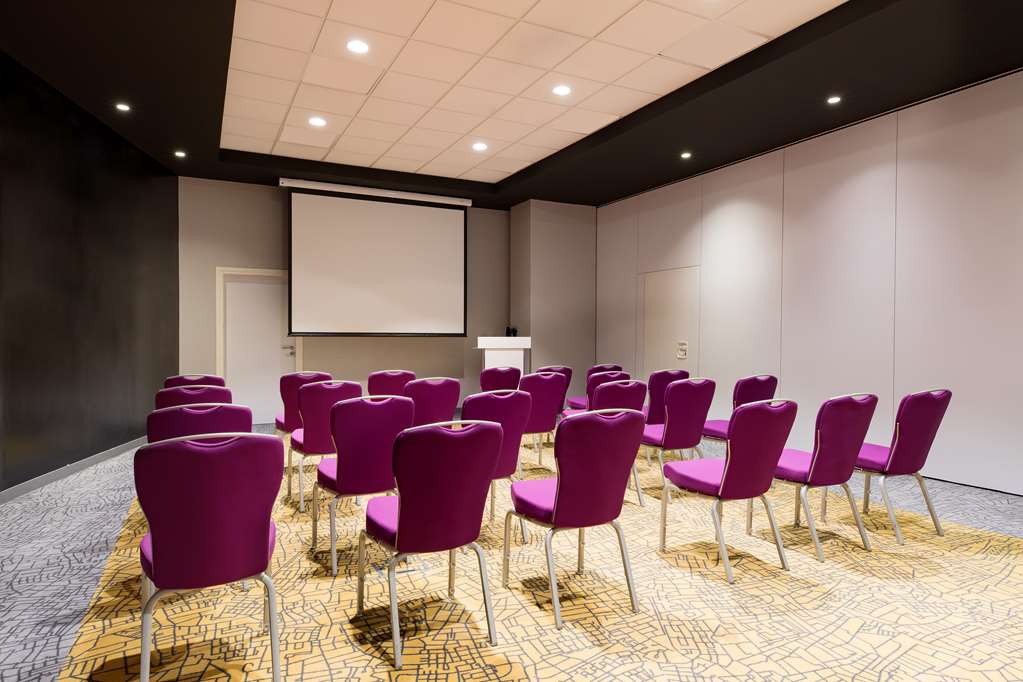 Meeting room Arena 2 theater set-up Park Inn by Radisson Lille Grand Stade Villeneuve-d'Ascq 03 20 64 40 00