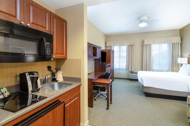 Images Holiday Inn Express Abrams Hall
