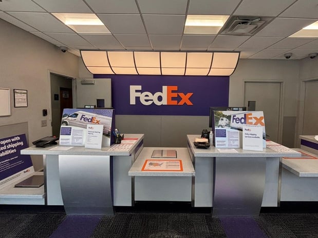 Images FedEx Office Ship Center
