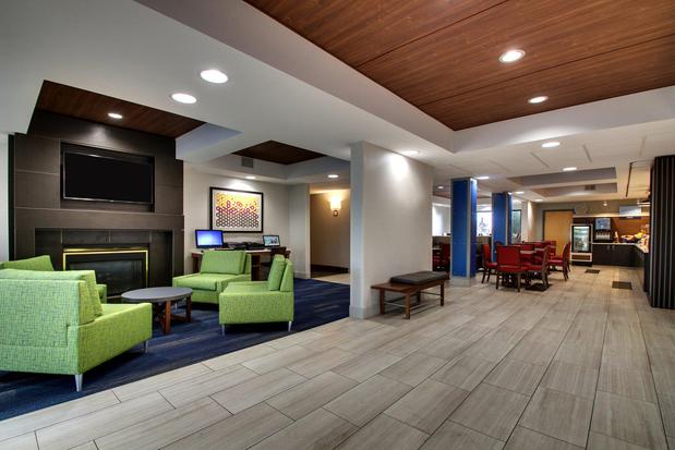 Images Holiday Inn Express & Suites Cedar Rapids-I-380 @ 33rd Ave by IHG
