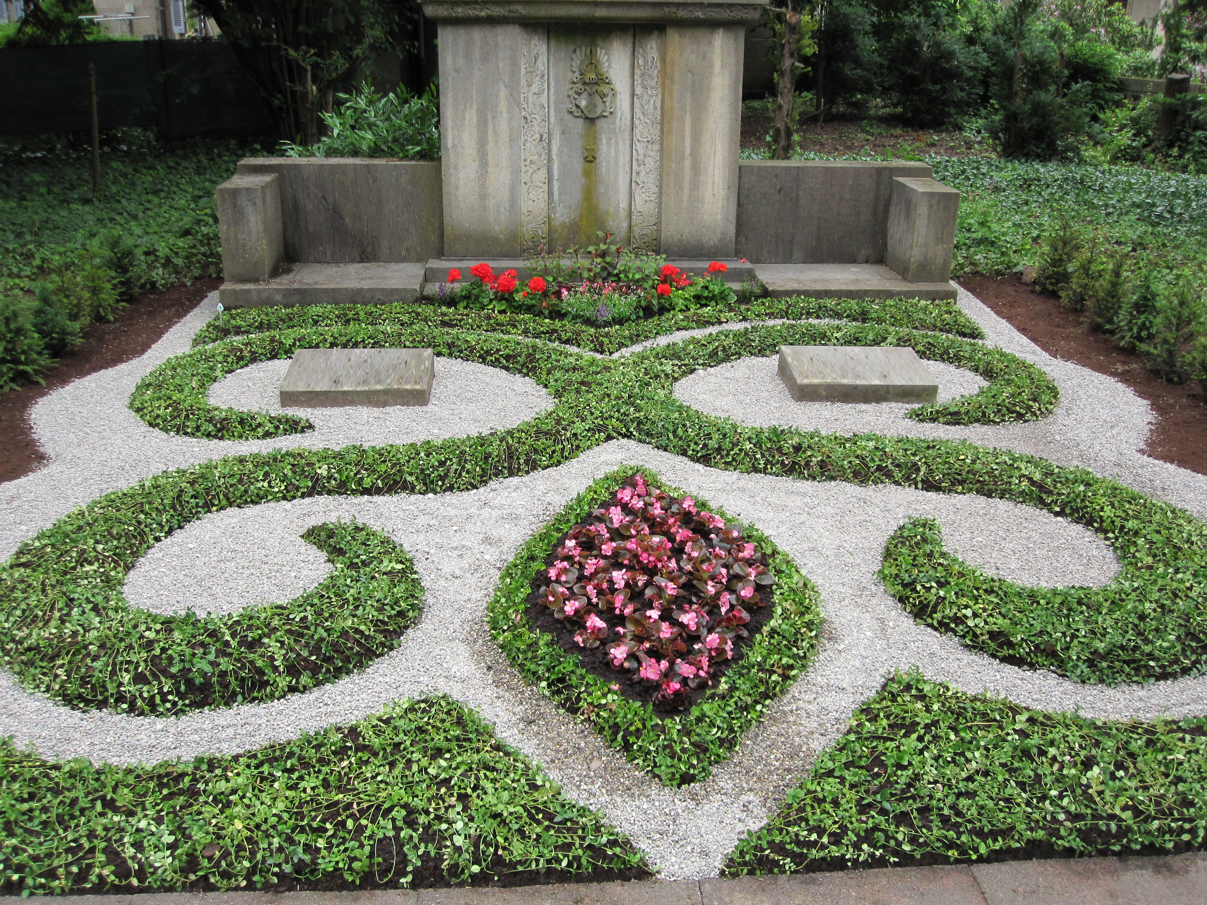 Lang & Gumm Friedhofsgärtnerei Inh. Gerhard Lang, Niedwiesenstraße 123 in Frankfurt am Main