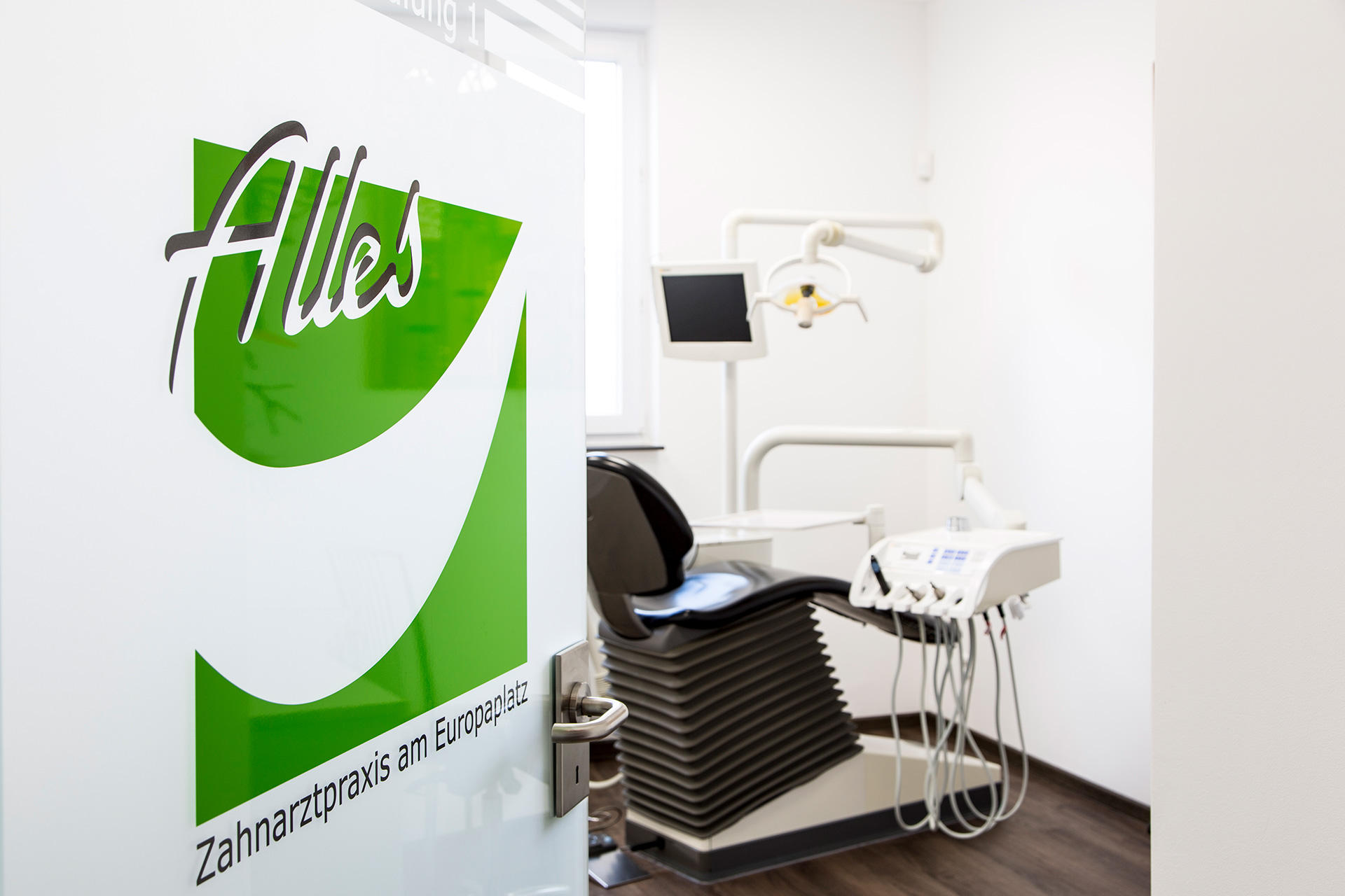 Kundenbild groß 3 Zahnarztpraxis am Europaplatz | Christian Alles