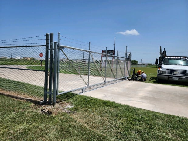 Images Dallas Automatic Gate