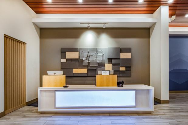 Images Holiday Inn Express & Suites Lincoln Downtown by IHG