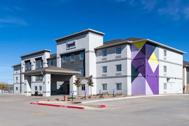 Images Spark by Hilton Midland South