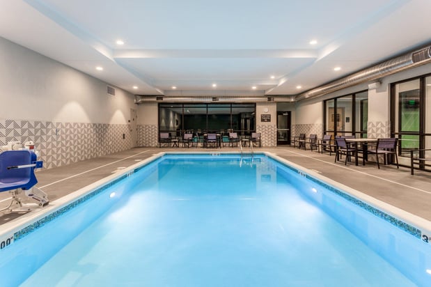 Images Holiday Inn & Suites Cedar Falls-Waterloo Event Ctr by IHG