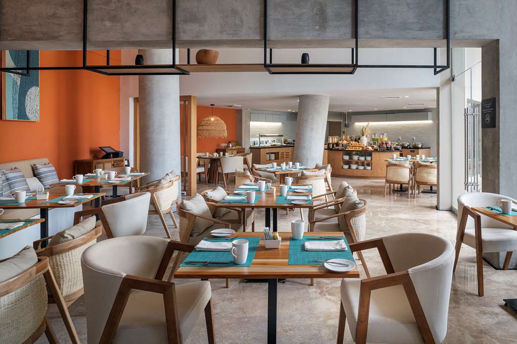 Images Hilton Garden Inn Cancun Airport