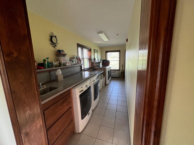 Images Redwood Inn & Suites