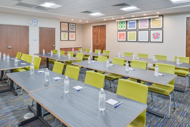 Images Holiday Inn Express & Suites Chadron by IHG