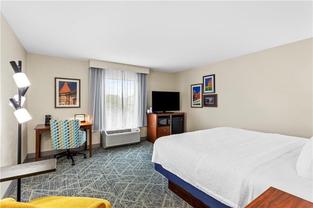 Images Hampton Inn - DeKalb (Near the University)