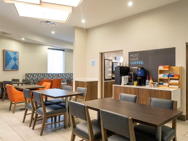 Images Holiday Inn Express & Suites Greensboro-(I-40 @ Wendover) by IHG