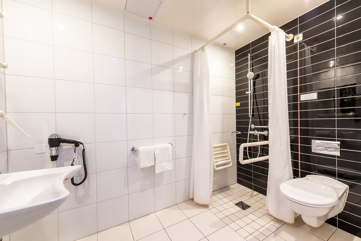 Premier Inn Germany accessible wet-room