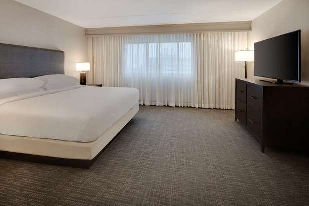Images Embassy Suites by Hilton Detroit Troy Auburn Hills