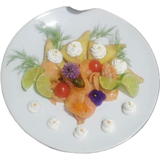 Saumon fumé maison, crème au yuzu. Saumon fumé maison, crème au yuzu.