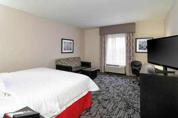 Images Hampton Inn & Suites Roanoke Airport