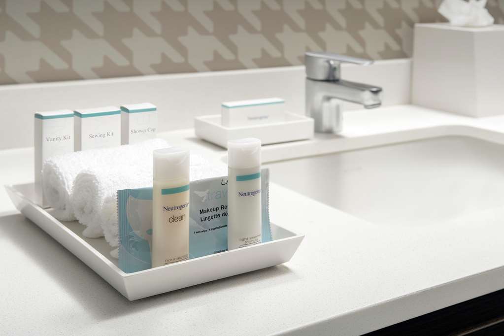 Guest room bath