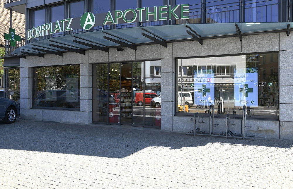 Bilder Dorfplatz Apotheke