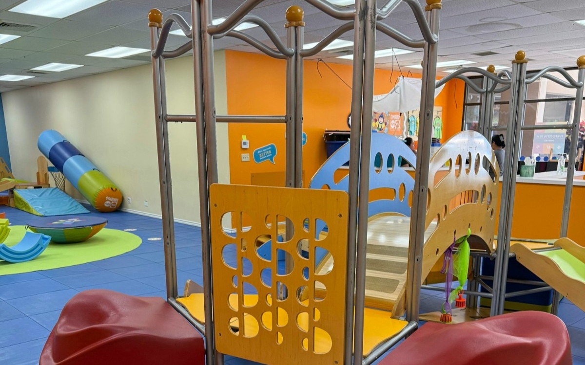 Step into a bright play space where your child is free to explore at their own pace. Gymboree’s play spaces in Pearlridge are thoughtfully arranged to help babies, toddlers, and preschoolers try new things with confidence.