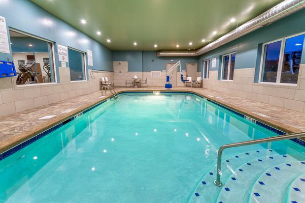 Images Holiday Inn Express & Suites Columbus - Worthington by IHG
