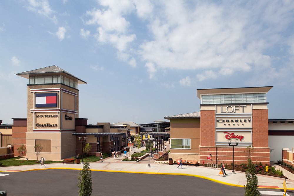 St. Louis Premium Outlets, 18521 Outlet Blvd, Chesterfield, MO, Outlet  Center - MapQuest