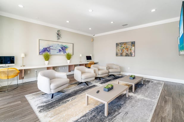 Images Advenir at Aventine