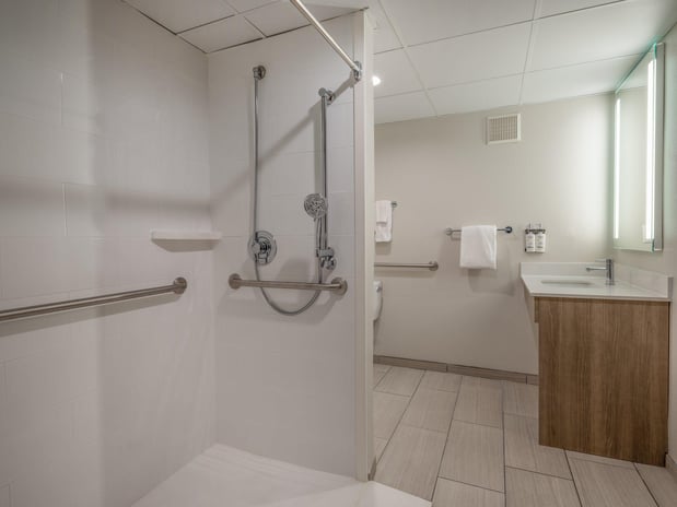 Images Holiday Inn Express & Suites Greensboro-(I-40 @ Wendover) by IHG