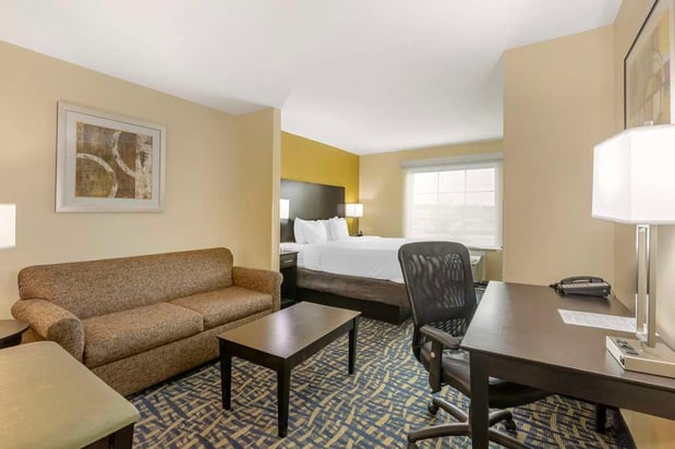 Images Best Western Plus Brunswick Inn & Suites