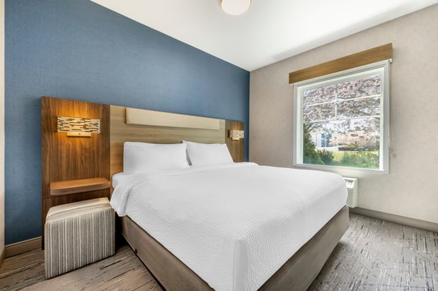 Images Holiday Inn Express & Suites Astoria by IHG