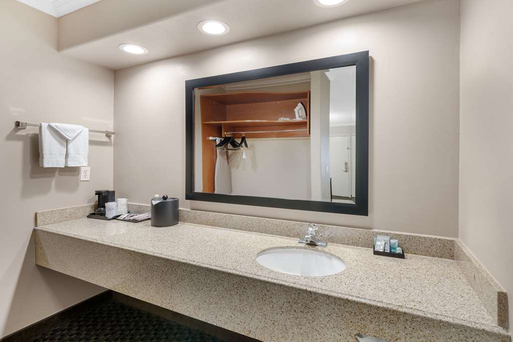 2 Queen Bathroom