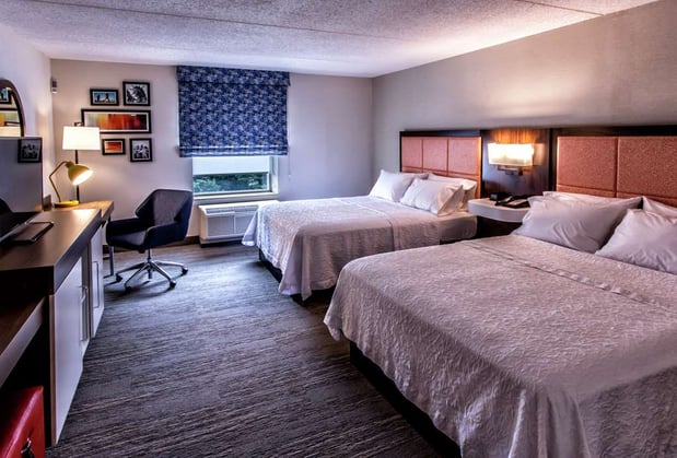 Images Hampton Inn & Suites Staten Island