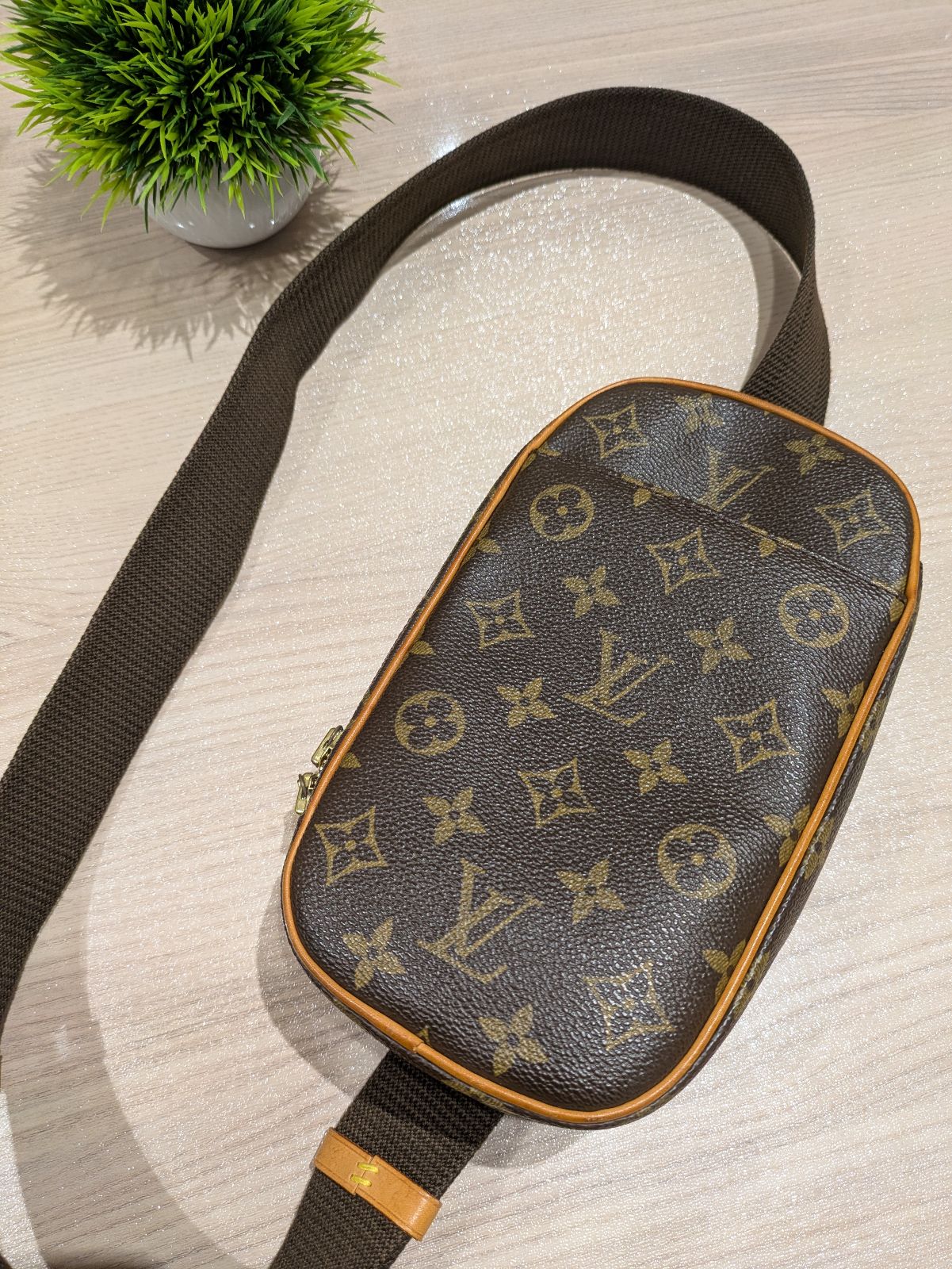 Images KOMEHYO（コメ兵）買取センター南森町