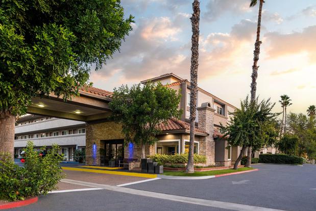 Images Holiday Inn Express Simi Valley by IHG