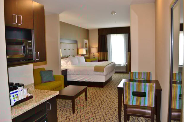Images Holiday Inn Express & Suites St. Joseph by IHG