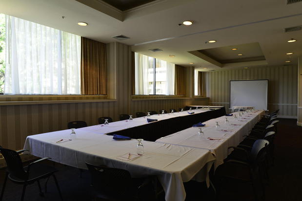 Images Holiday Inn & Suites Pittsfield-Berkshires by IHG