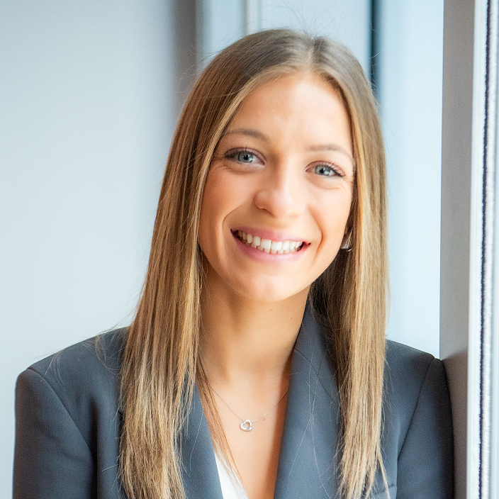 Sydney Lee headshot.