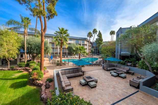 Images Holiday Inn & Suites Phoenix Airport North by IHG