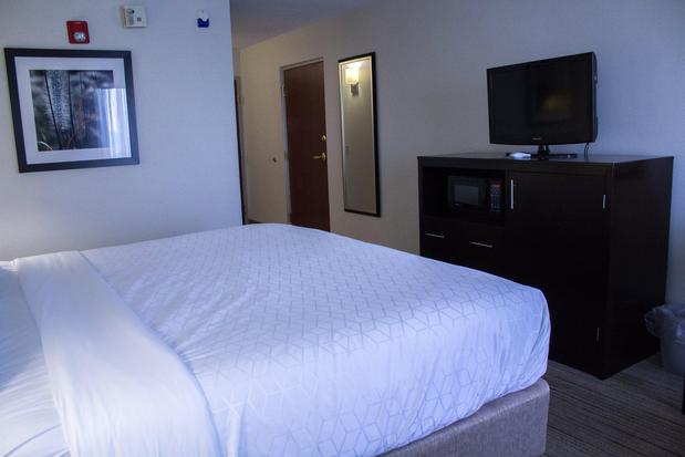 Images Holiday Inn Express & Suites Pittsburgh West Mifflin, an IHG Hotel
