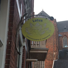 Foto's Lotus uitvaartverzorging en -begeleiding
