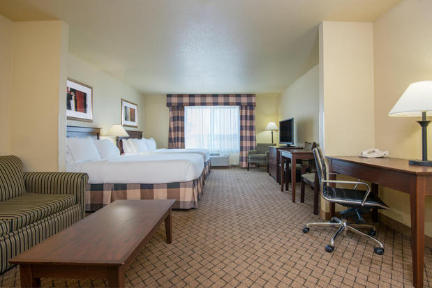 Images Holiday Inn Express & Suites El Dorado, KS, an IHG Hotel